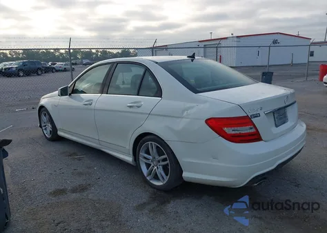 2012 Mercedes-Benz C 250 Luxury/Sport из США, поврежденный, VIN WDDGF4HB8CA642559